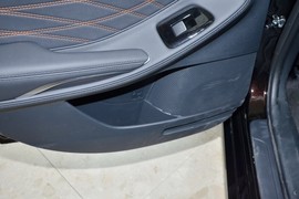 2024款丰田亚洲龙