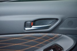 2024款丰田亚洲龙