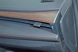 2024款丰田亚洲龙