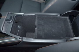 2024款丰田亚洲龙