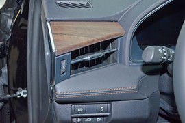 2024款丰田亚洲龙