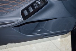 2024款丰田亚洲龙