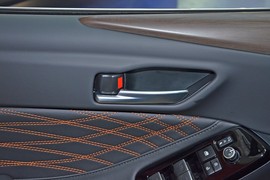 2024款丰田亚洲龙