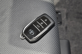 2024款丰田亚洲龙