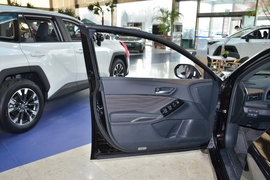 2024款丰田亚洲龙