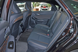 2024款丰田亚洲龙