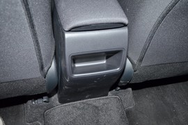 2026款丰田卡罗拉锐放