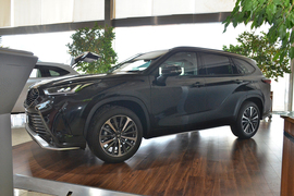 2026款丰田皇冠陆放