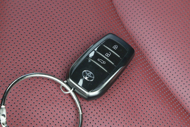 2026款丰田皇冠陆放