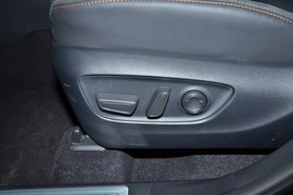 2026款丰田皇冠陆放