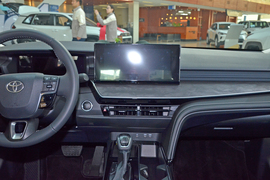 2026款丰田凯美瑞