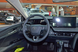 2026款丰田凯美瑞