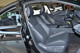 2026款丰田凯美瑞