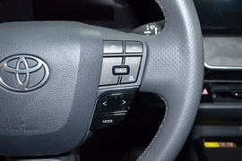 2026款丰田凯美瑞