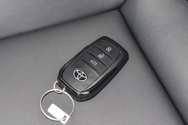 2026款丰田凯美瑞