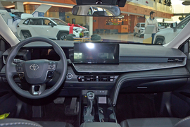 2026款丰田凯美瑞