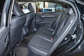 2026款丰田凯美瑞