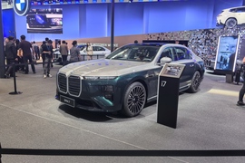 宝马全新i7