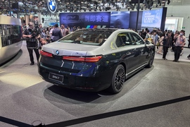 宝马全新i7