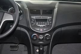 2014款现代瑞奕1.4L自动GLX