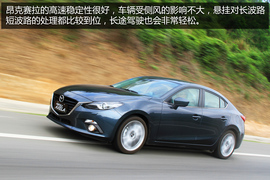 外出试驾全新马自达3昂克赛拉