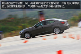 外出试驾全新马自达3昂克赛拉