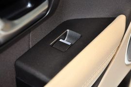 2014款路虎揽胜极光2.0T