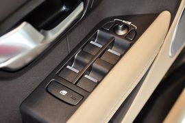 2014款路虎揽胜极光2.0T