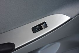 2014款现代瑞纳三厢1.4L手动智能型GLS