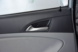 2014款现代瑞纳三厢1.4L手动智能型GLS