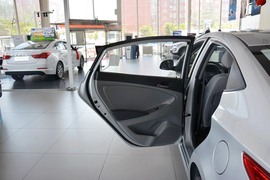 2014款现代瑞纳三厢1.4L手动智能型GLS