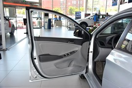 2014款现代瑞纳三厢1.4L手动智能型GLS