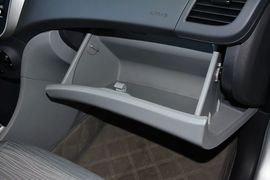 2014款现代瑞纳三厢1.4L手动智能型GLS