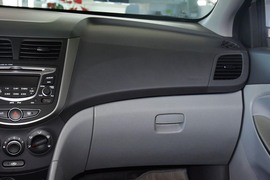 2014款现代瑞纳三厢1.4L手动智能型GLS