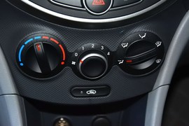 2014款现代瑞纳三厢1.4L手动智能型GLS