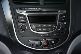 2014款现代瑞纳三厢1.4L手动智能型GLS