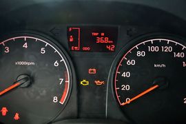 2014款现代瑞纳三厢1.4L手动智能型GLS