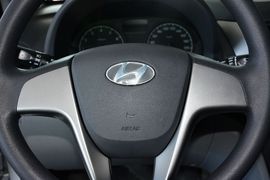 2014款现代瑞纳三厢1.4L手动智能型GLS