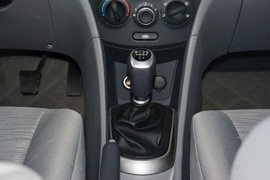 2014款现代瑞纳三厢1.4L手动智能型GLS