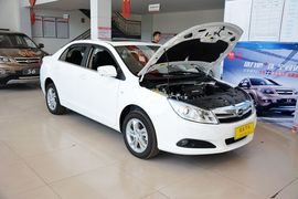 2014款比亚迪速锐1.5L手动豪华型