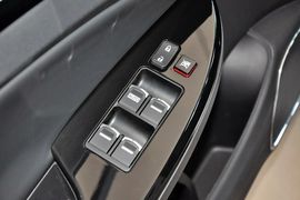 2014款比亚迪速锐1.5L手动豪华型