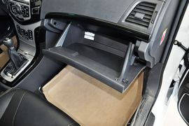 2014款比亚迪速锐1.5L手动豪华型