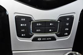 2014款比亚迪速锐1.5L手动豪华型