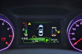 2014款比亚迪速锐1.5L手动豪华型
