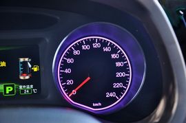2014款比亚迪速锐1.5L手动豪华型