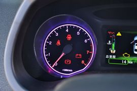 2014款比亚迪速锐1.5L手动豪华型