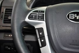 2014款比亚迪速锐1.5L手动豪华型