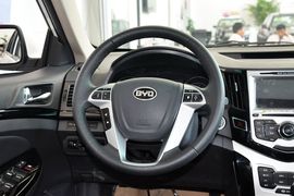 2014款比亚迪速锐1.5L手动豪华型