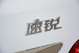 2014款比亚迪速锐1.5L手动豪华型