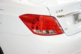 2014款比亚迪速锐1.5L手动豪华型